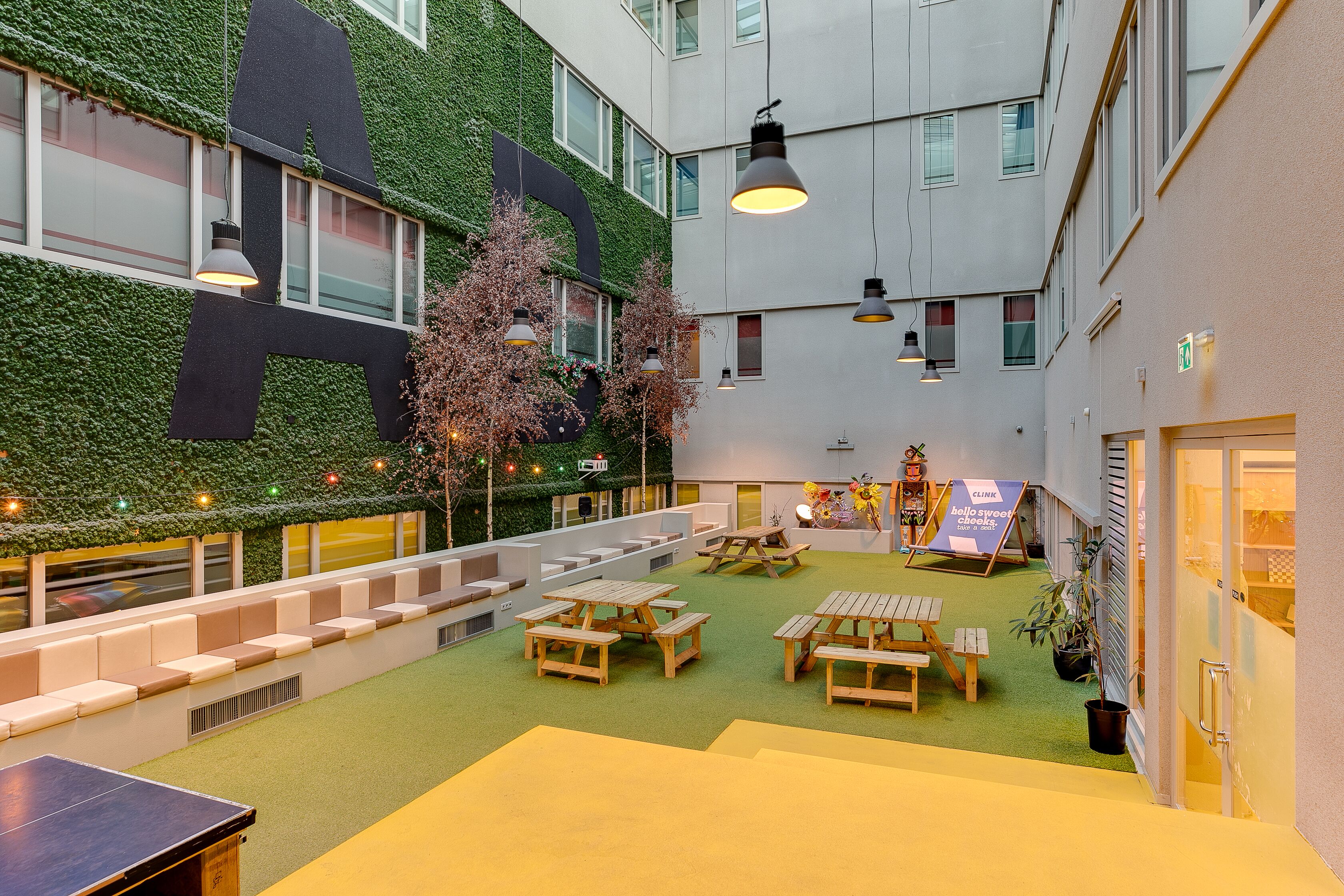 Clink Noord Hostel