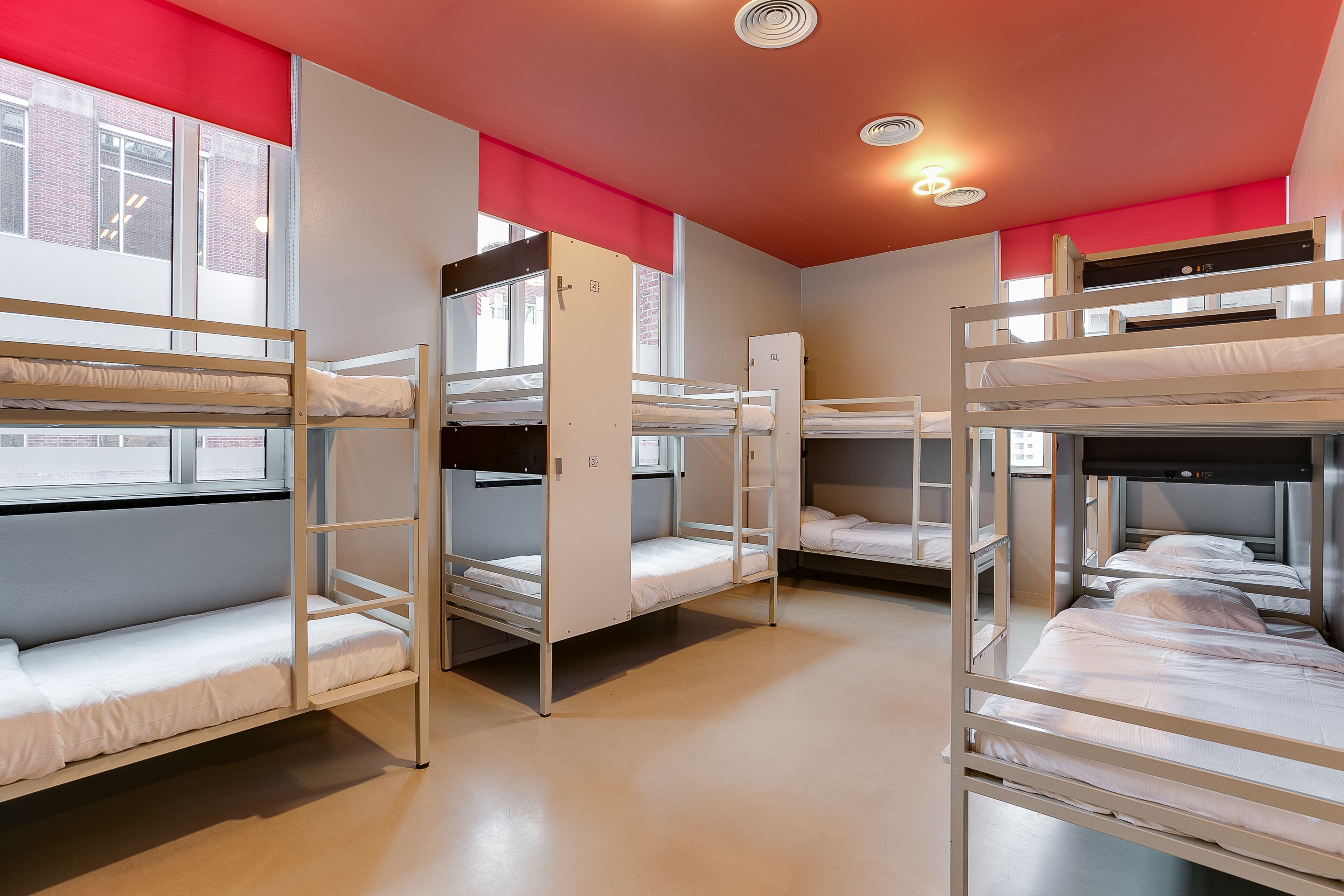 Clink Noord Hostel