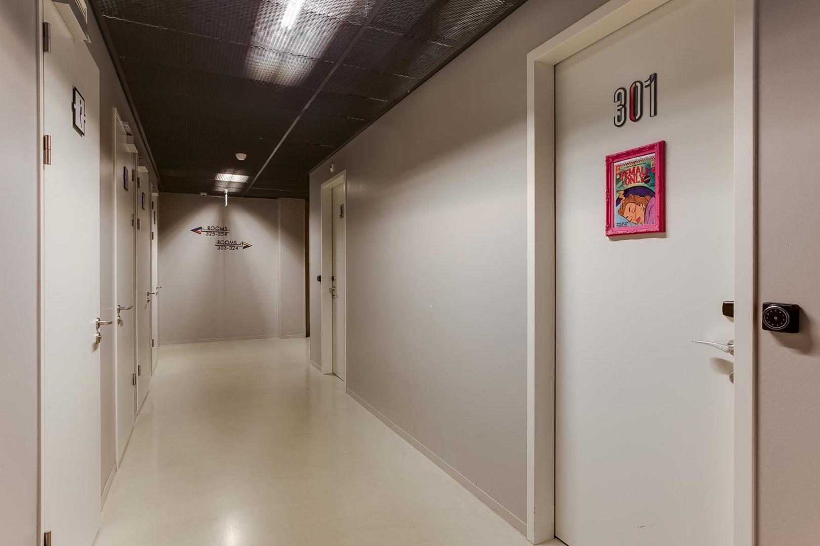 Clink Noord Hostel