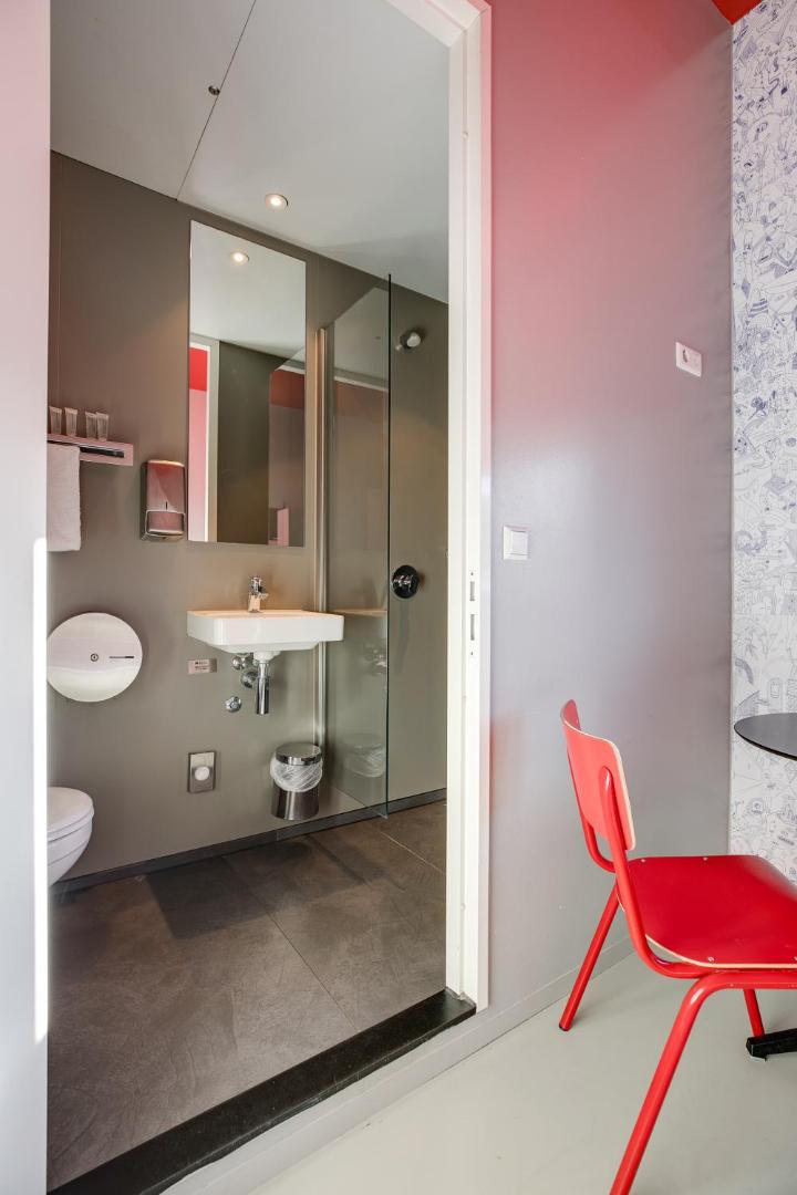 Clink Noord Hostel