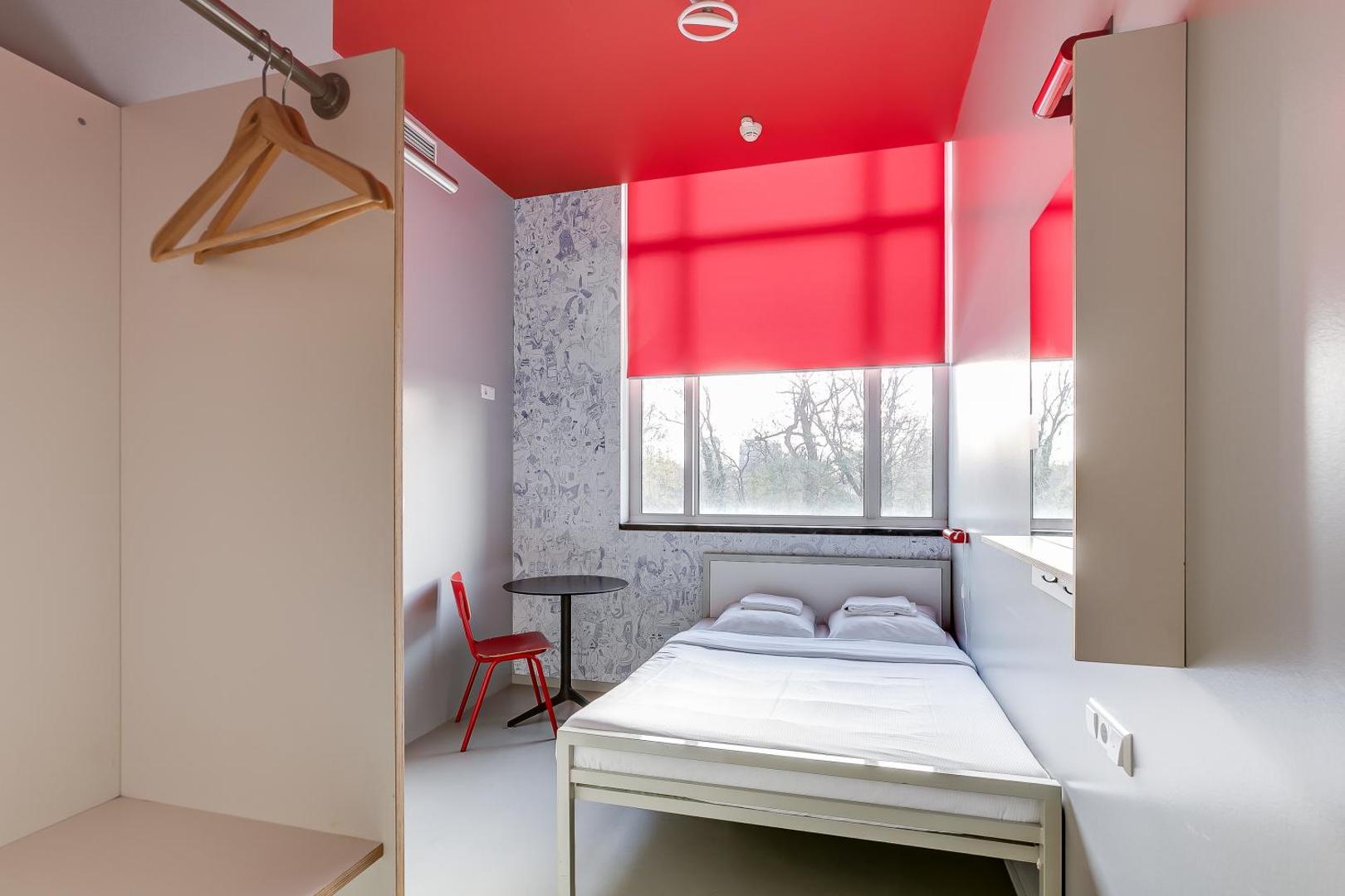 Clink Noord Hostel