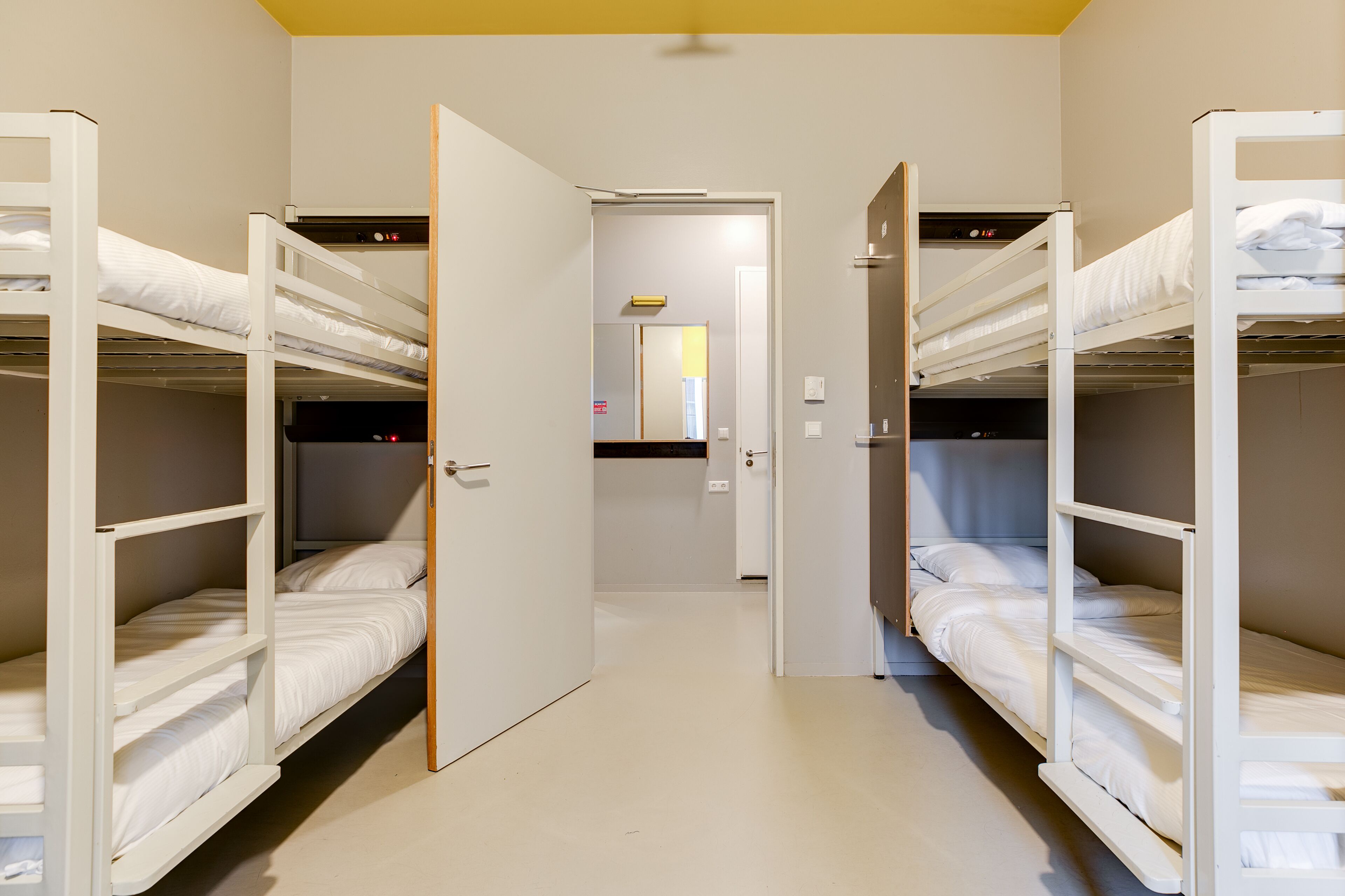 Clink Noord Hostel
