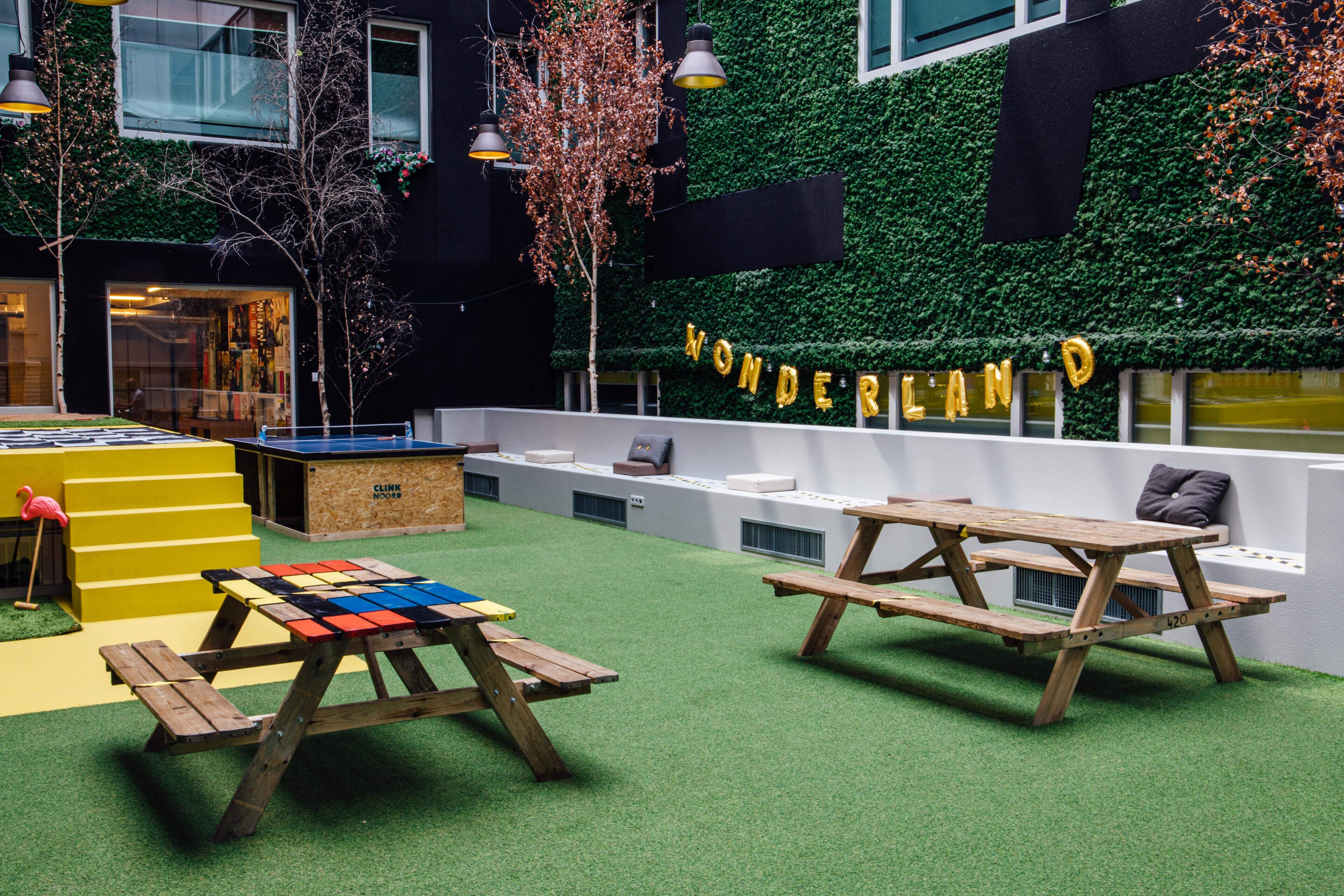 Clink Noord Hostel