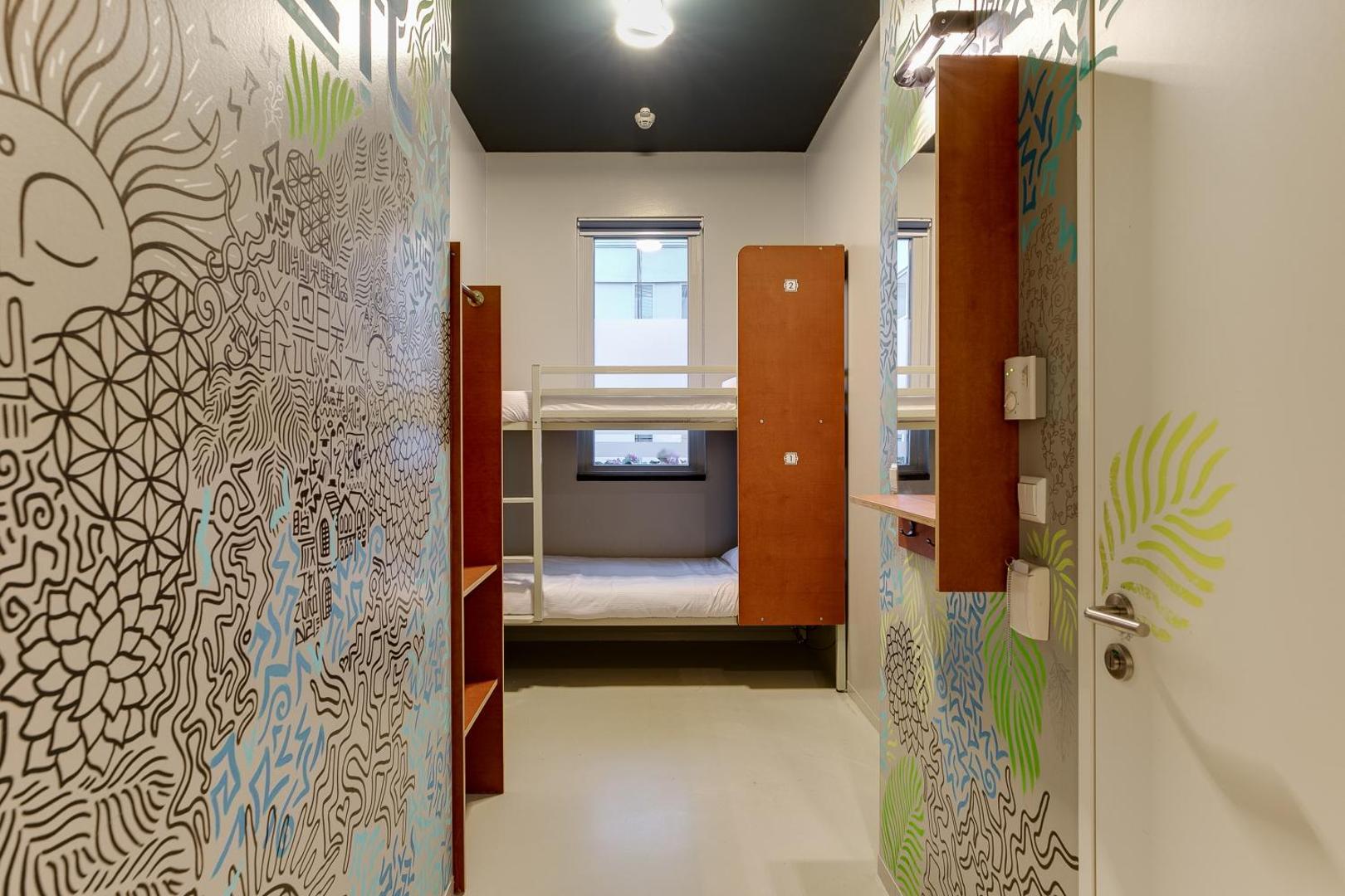 Clink Noord Hostel