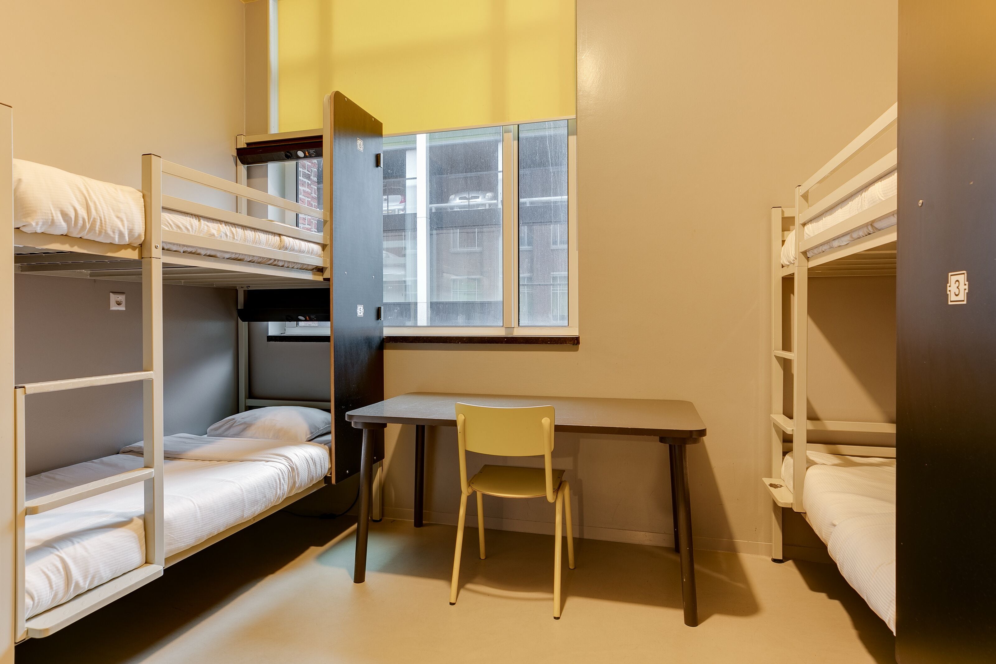 Clink Noord Hostel