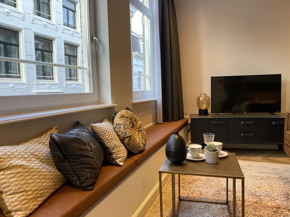 Damrak Short Stay Amsterdam