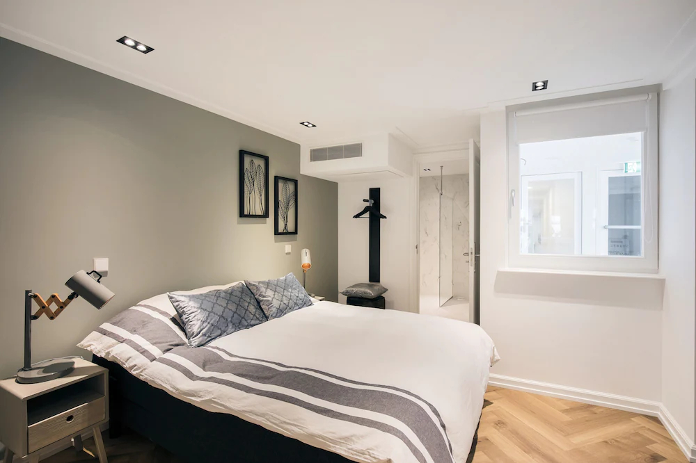 Damrak Short Stay Amsterdam