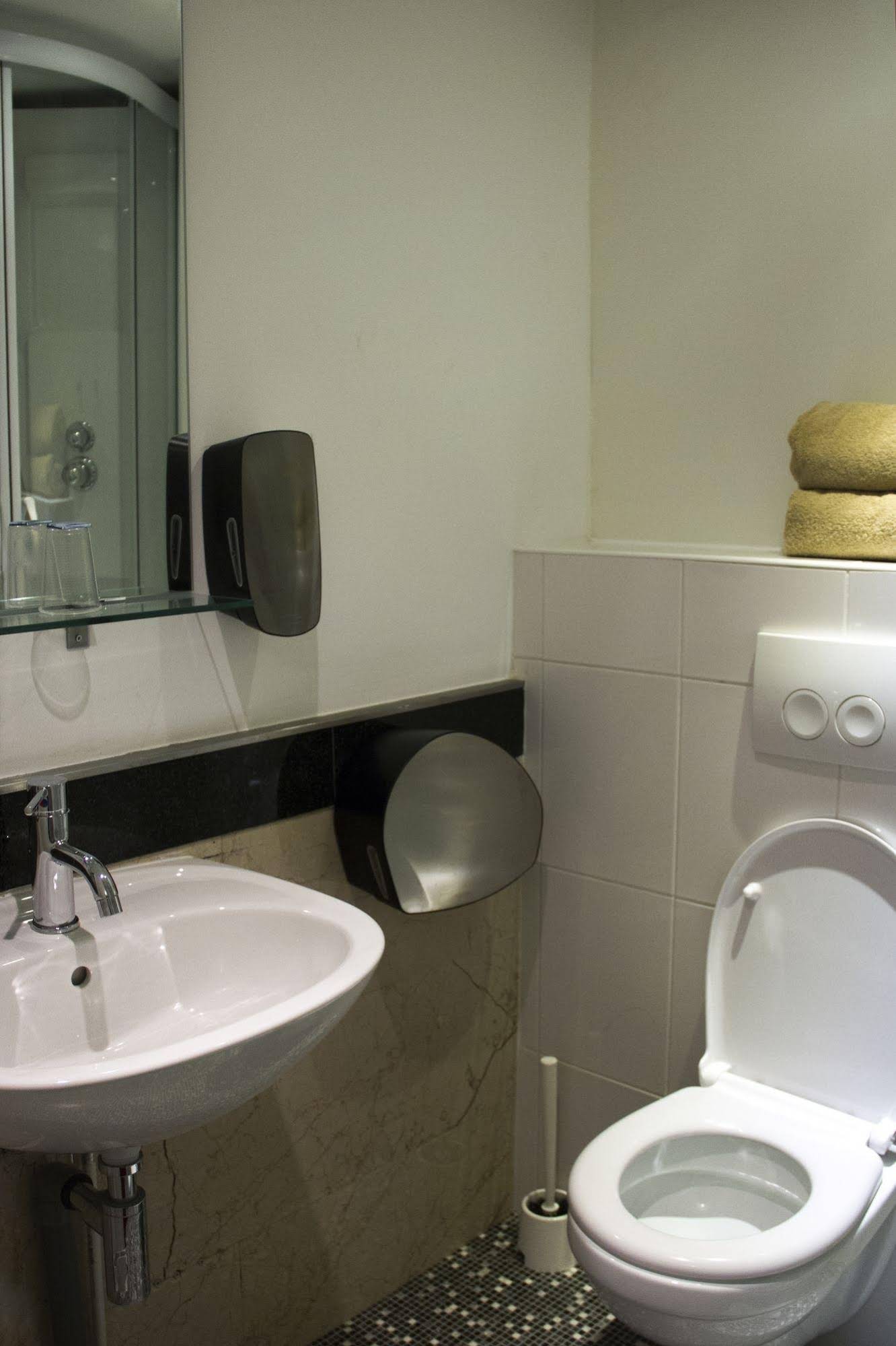 Floris Hotel