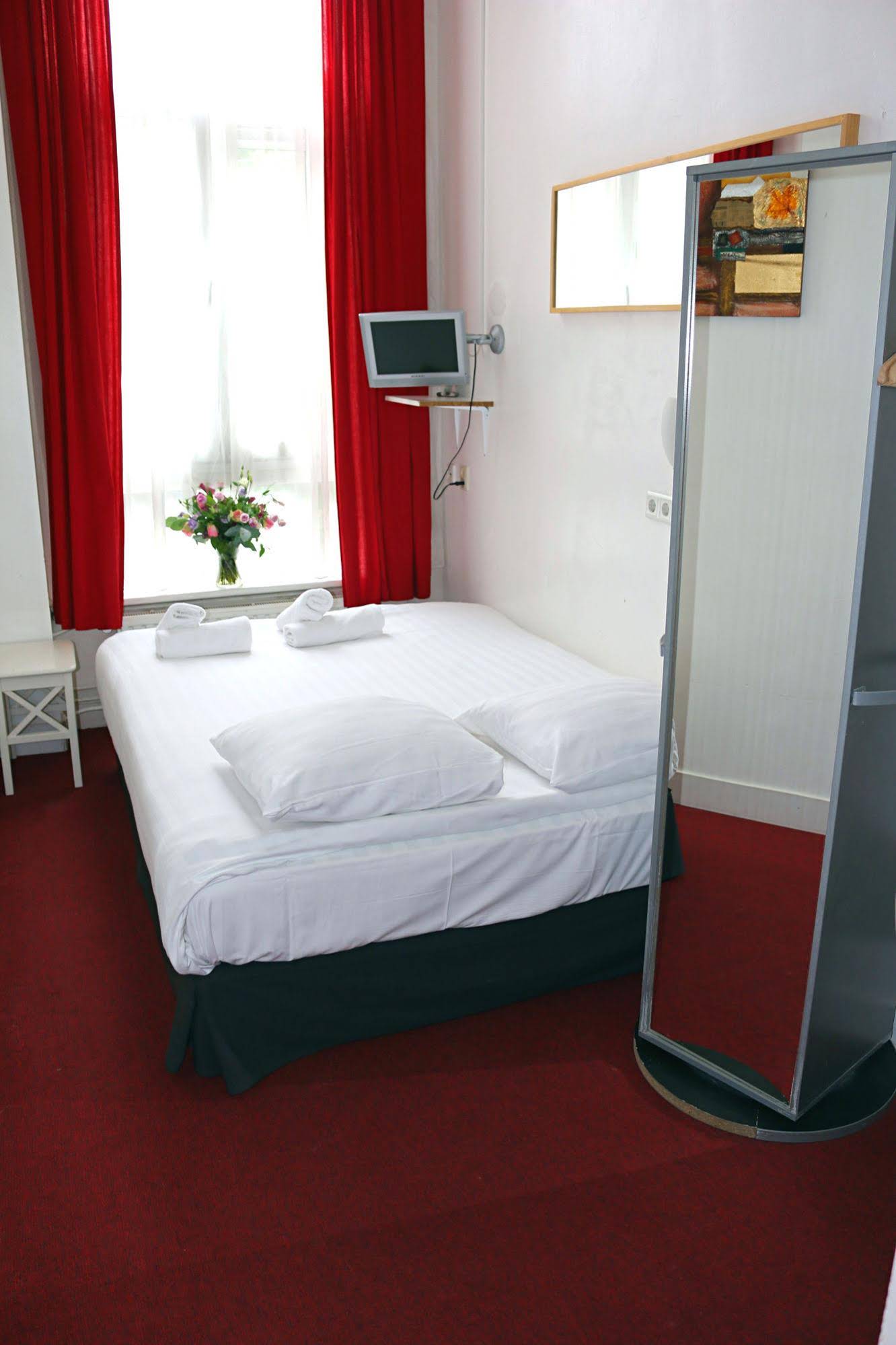 Floris Hotel