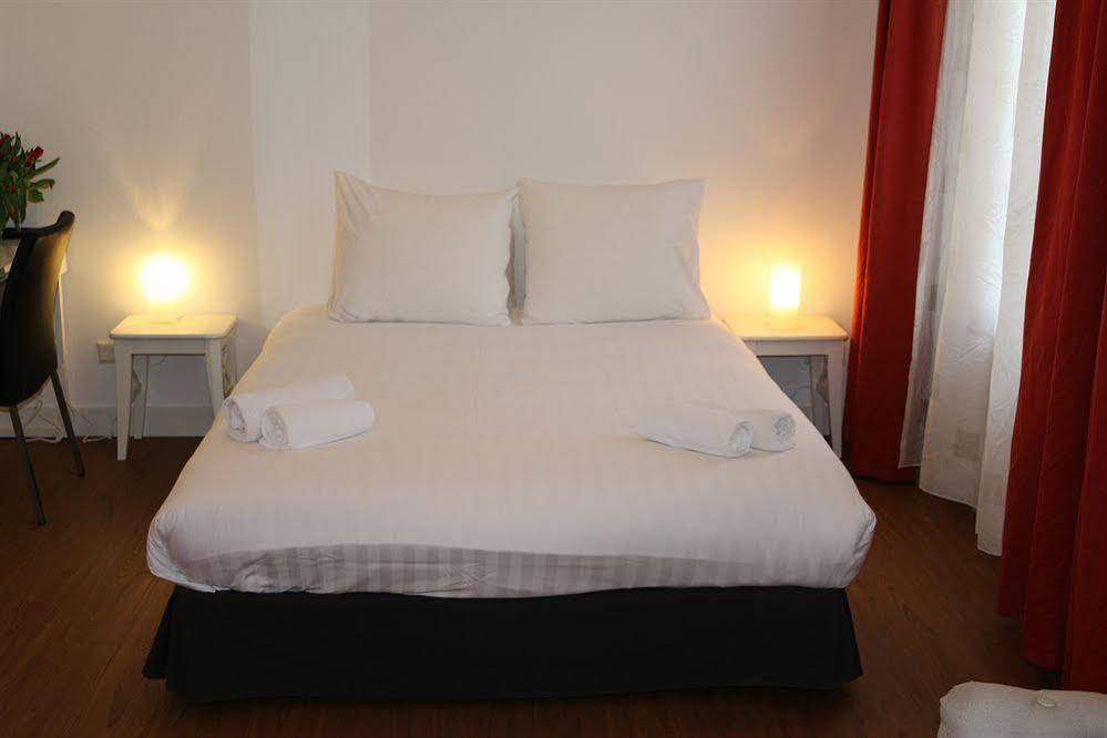 Floris Hotel