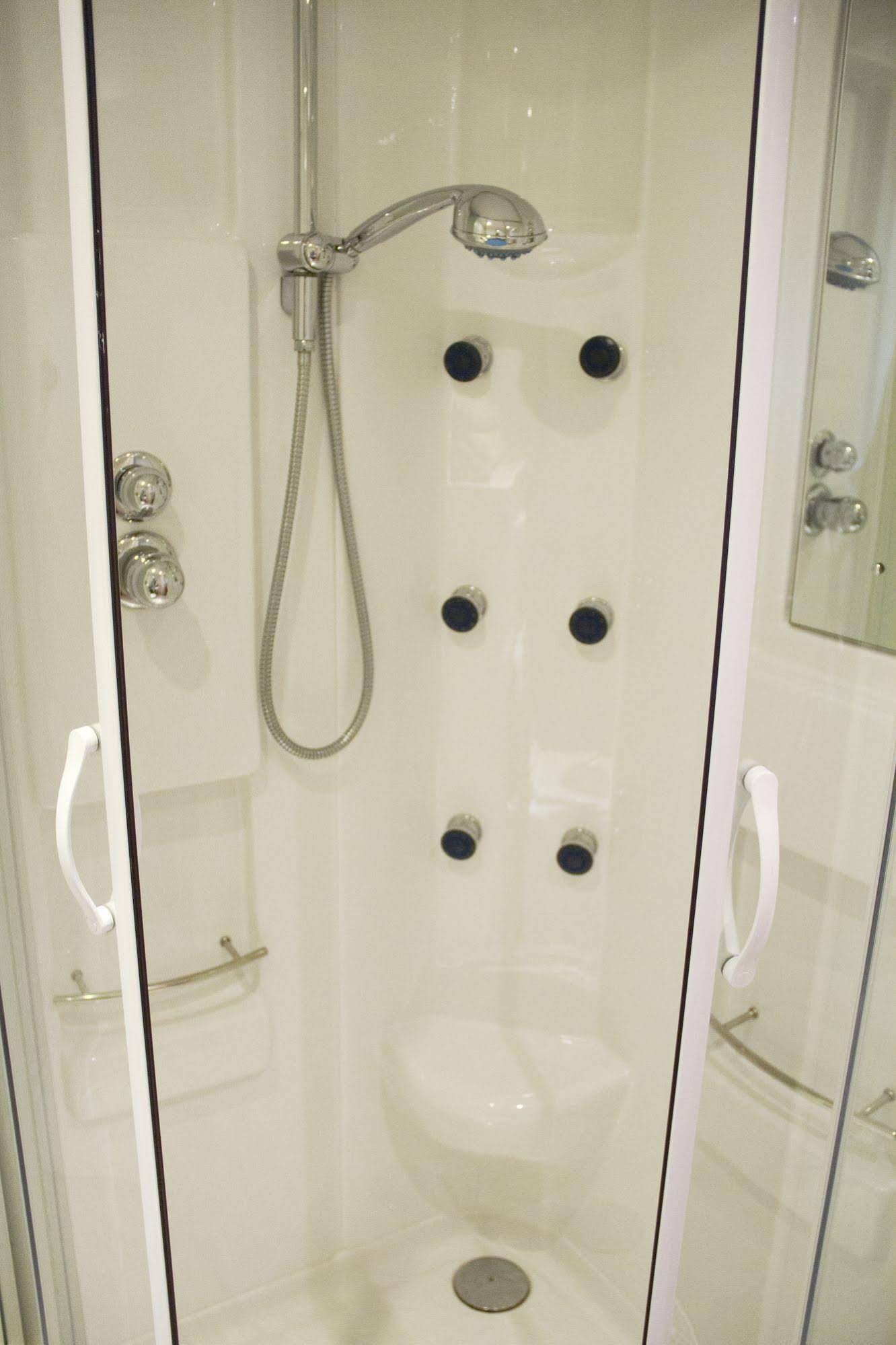 Floris Hotel