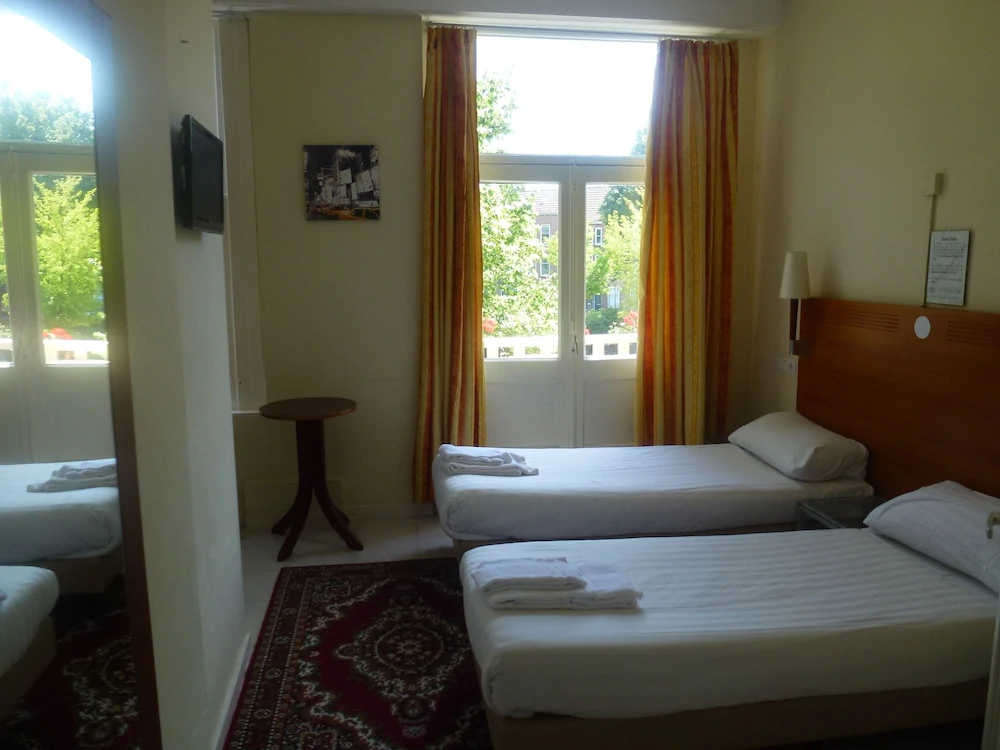 Hotel Isis