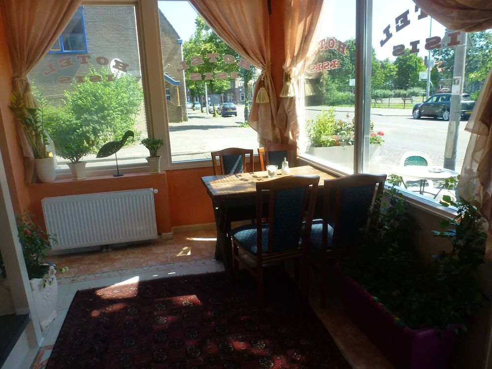 Hotel Isis