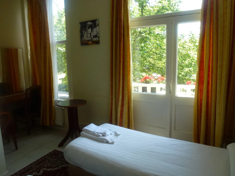 Hotel Isis