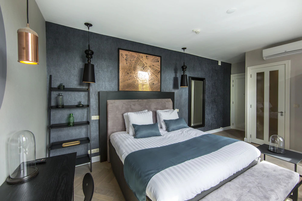 Hotel No 377 House