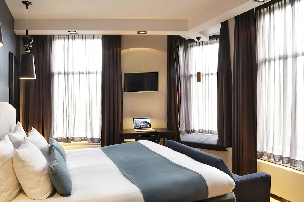 Hotel No 377 House