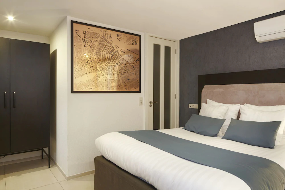Hotel No 377 House