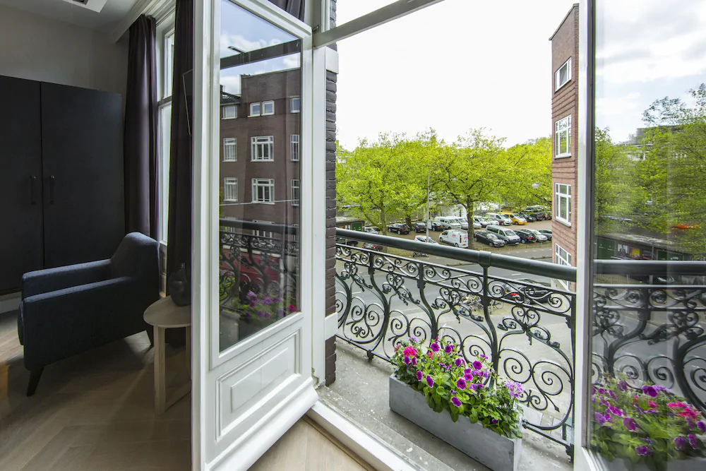Hotel No 377 House