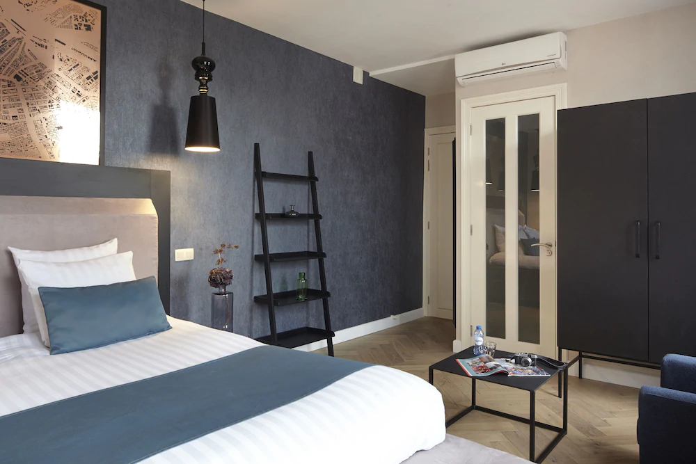 Hotel No 377 House