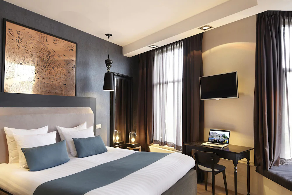 Hotel No 377 House