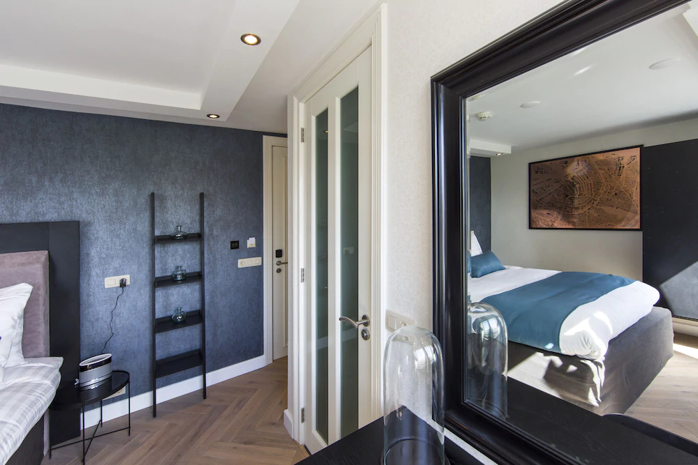 Hotel No 377 House