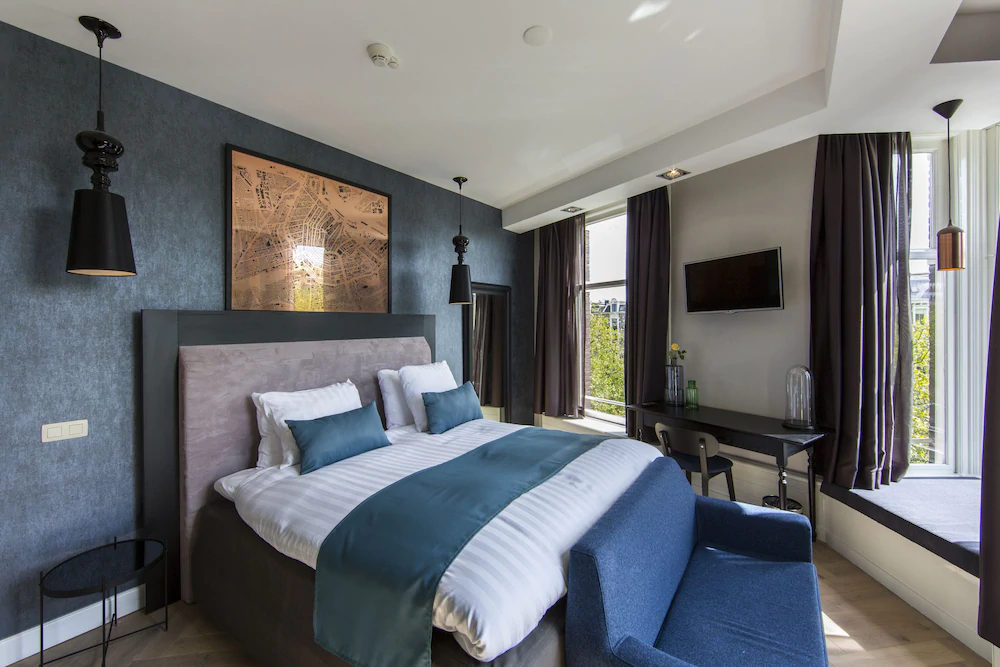 Hotel No 377 House