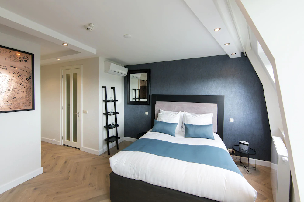 Hotel No 377 House
