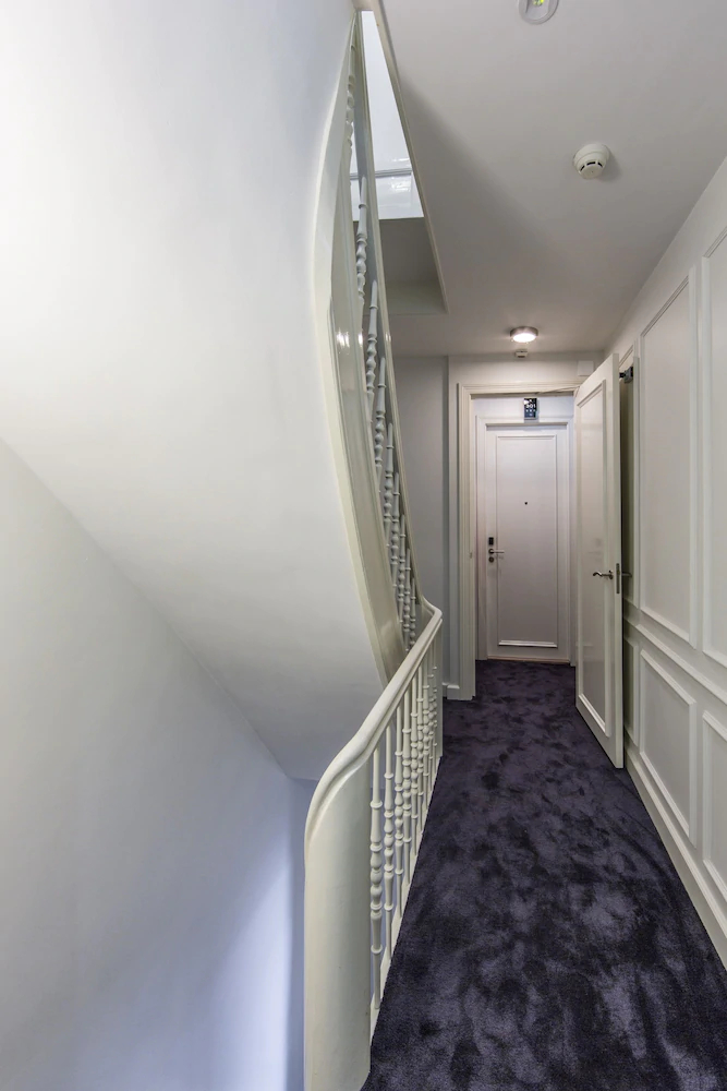 Hotel No 377 House