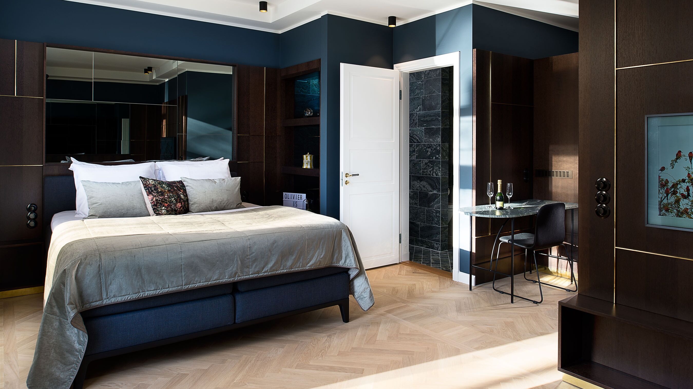 Spinoza Suites