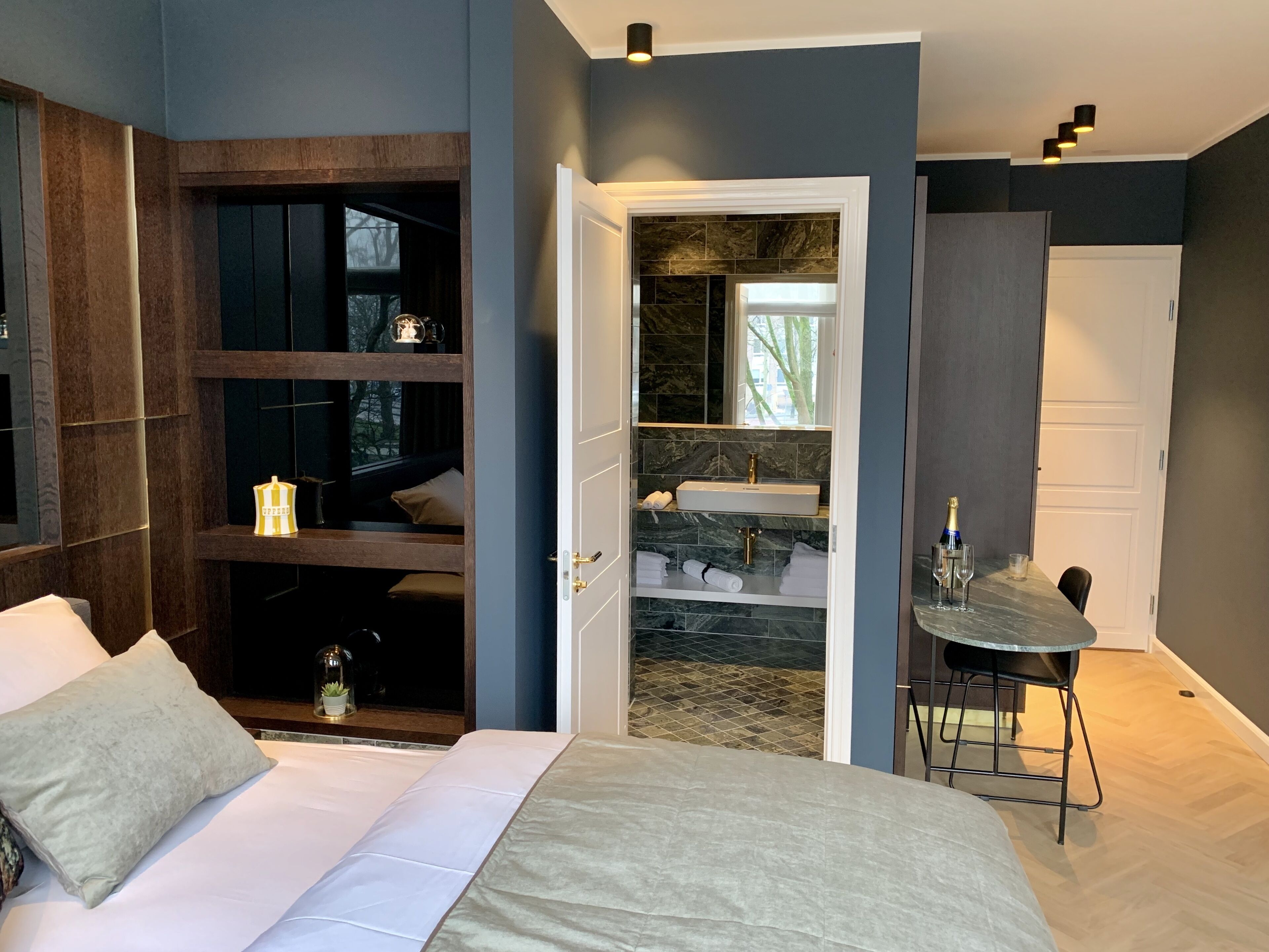 Spinoza Suites