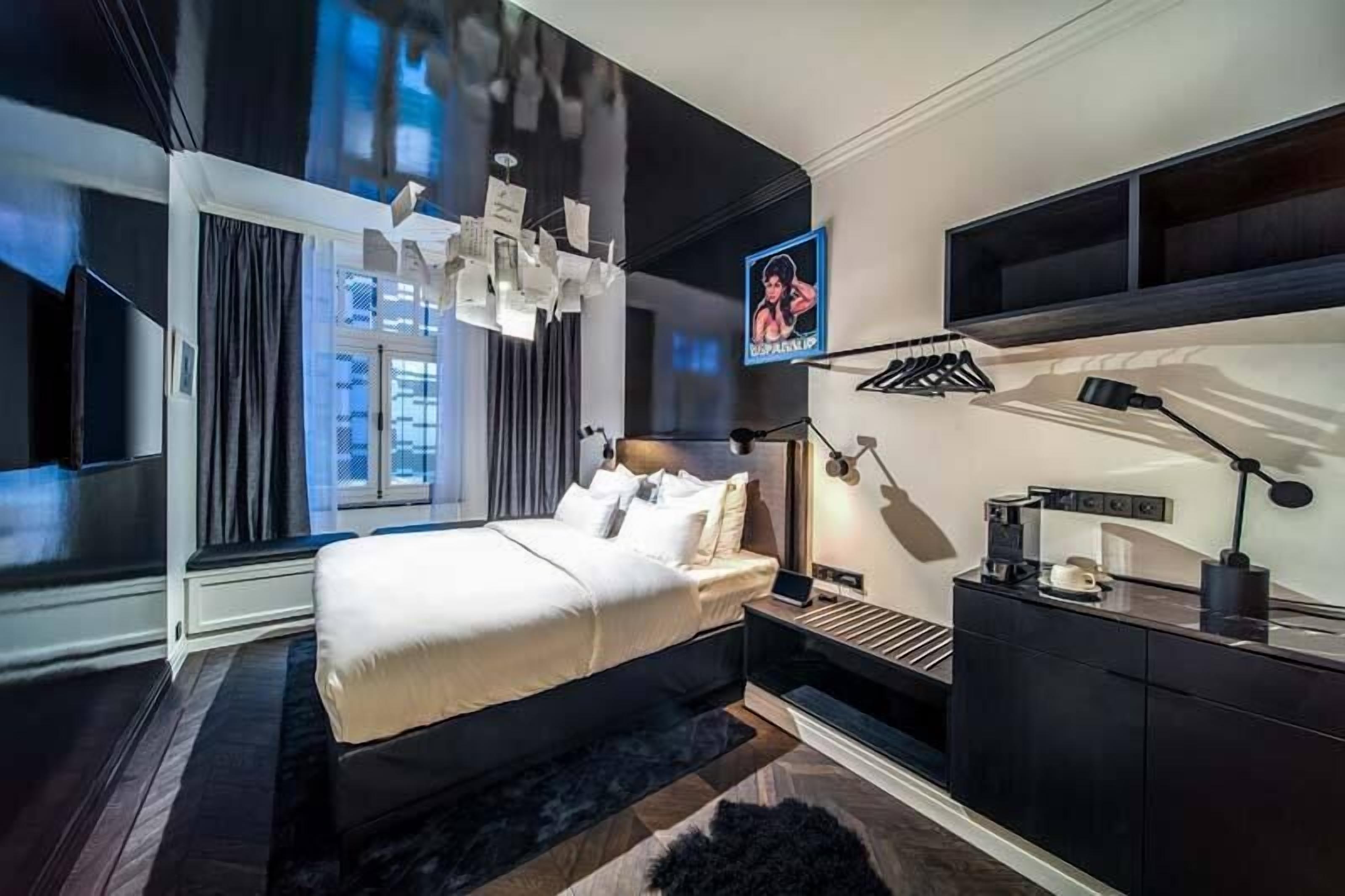 The Highlander Hotel