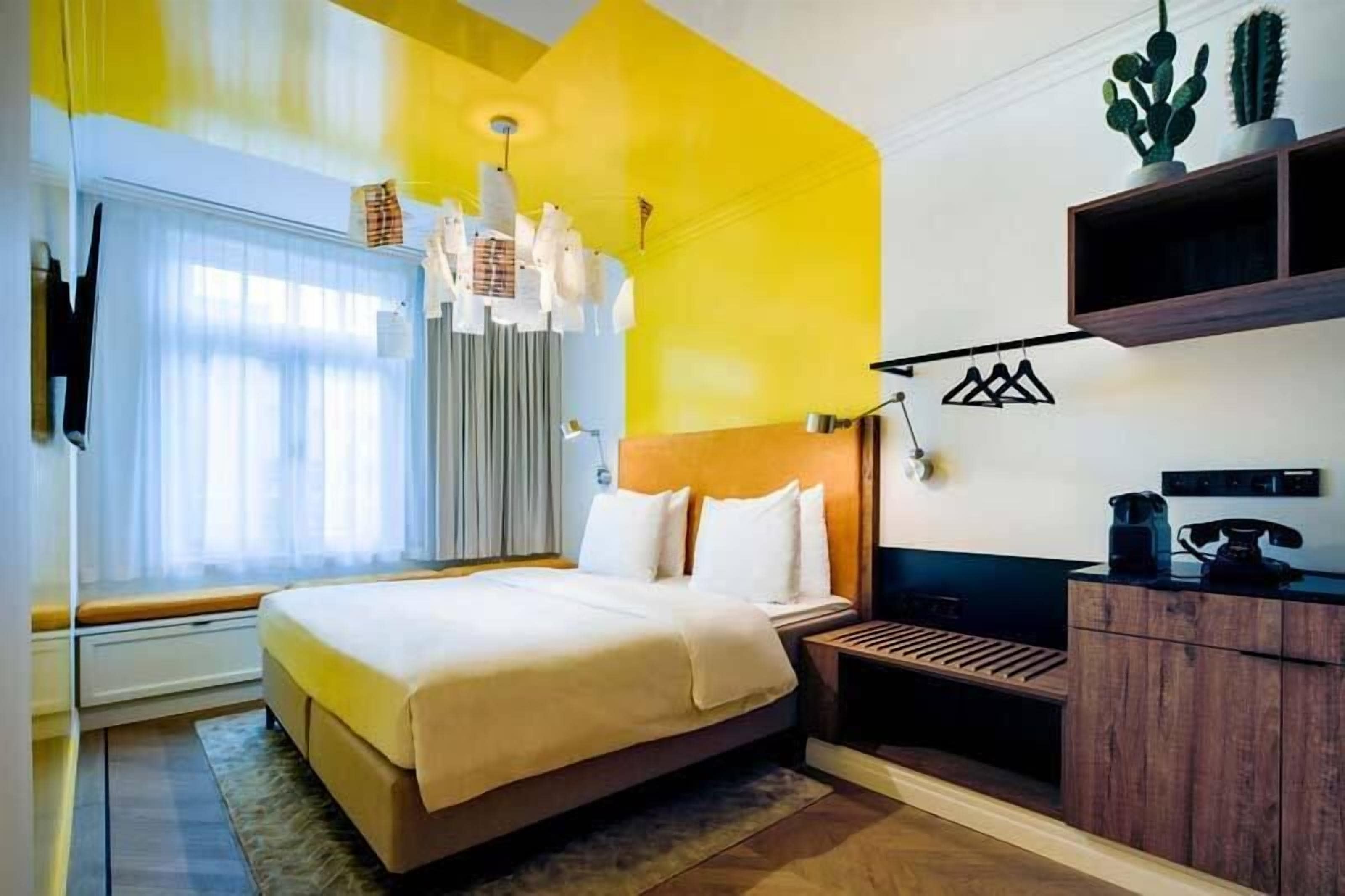 The Highlander Hotel