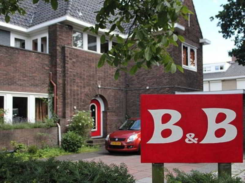 Xaviera Hollanders ''Happy House Bed & Breakfast''