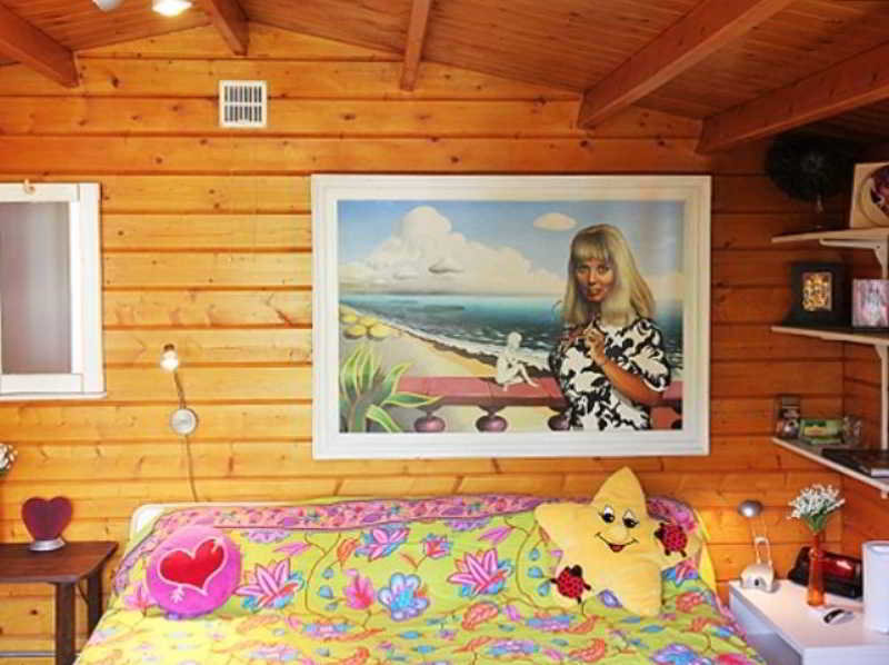 Xaviera Hollanders ''Happy House Bed & Breakfast''