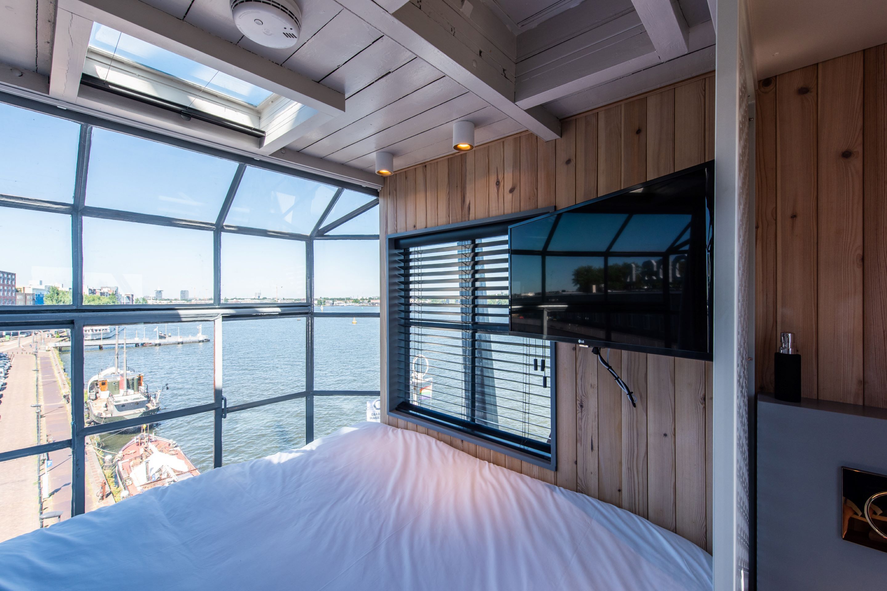 YAYS Amsterdam The Crane by Numa