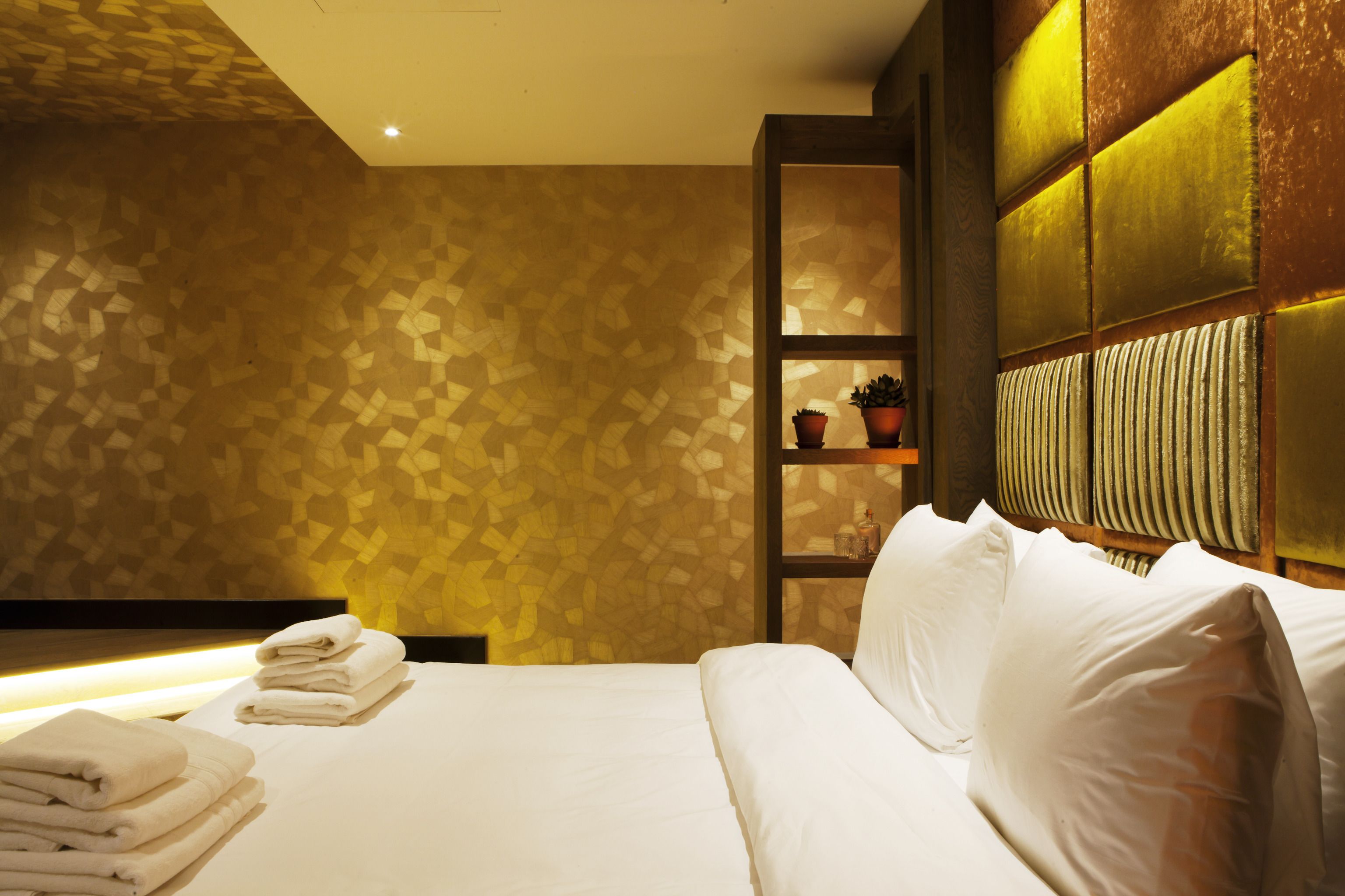 Manzo Suites