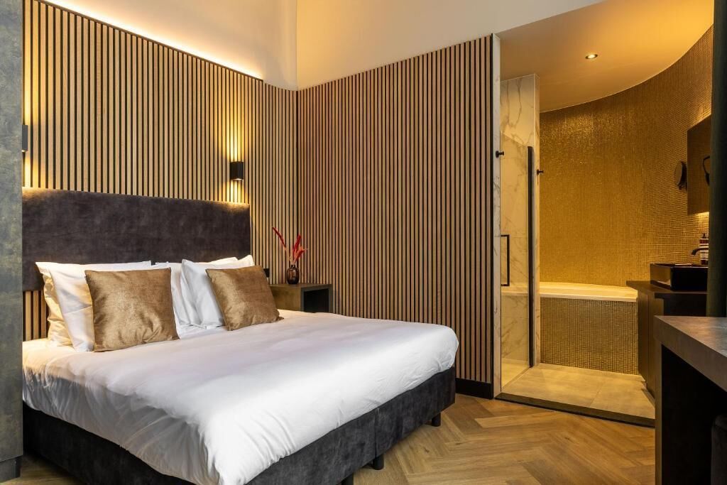 Monument Hotel