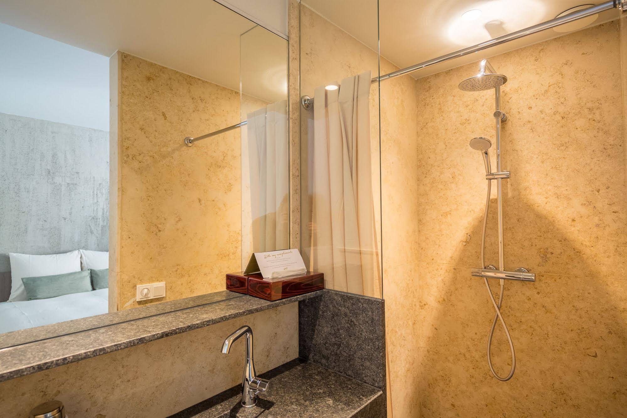 Hotel Miss Blanche Short Stay Suites & Apartments
