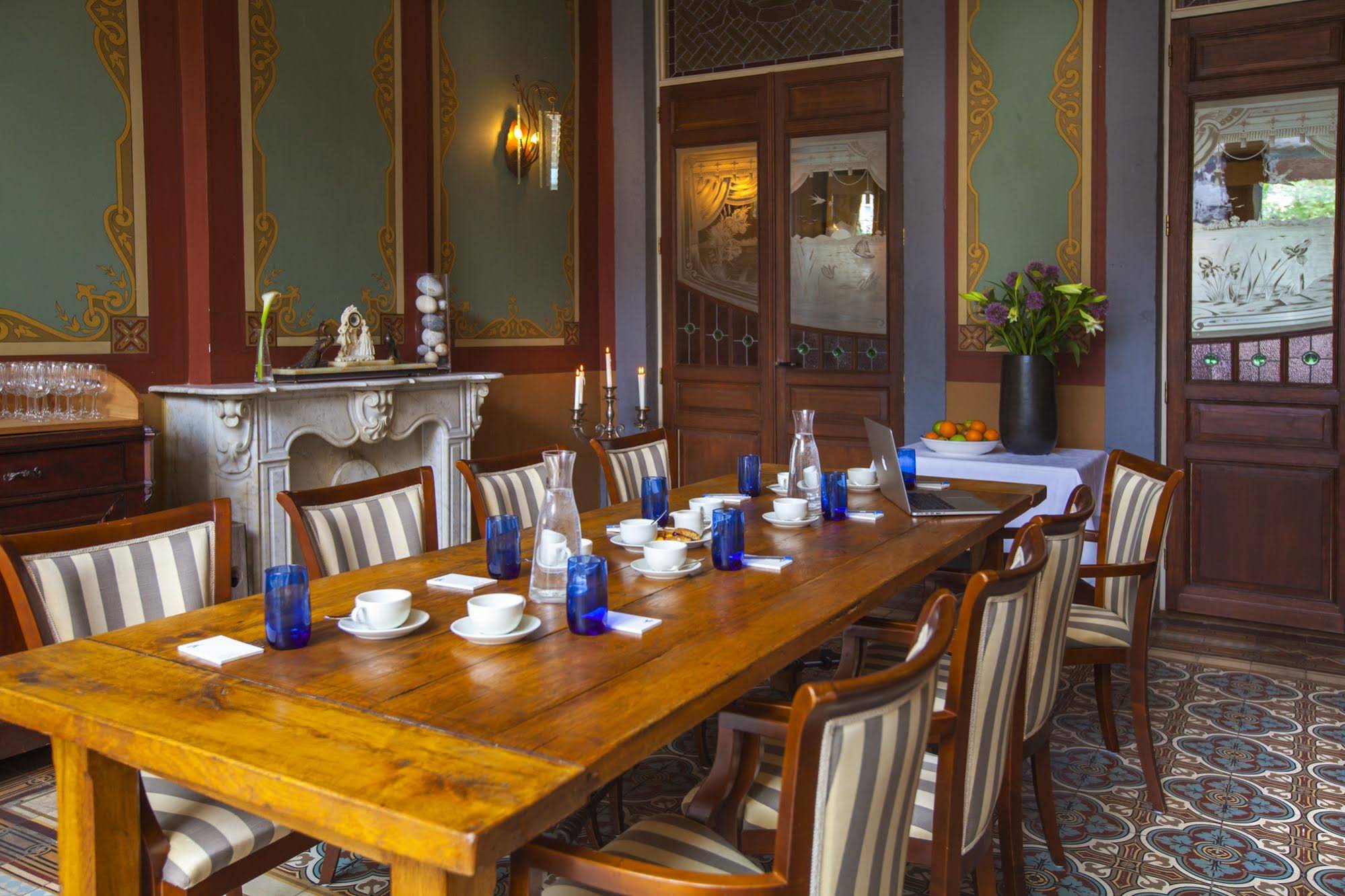 Fitz-Roy Urban Hotel Bar And Garden