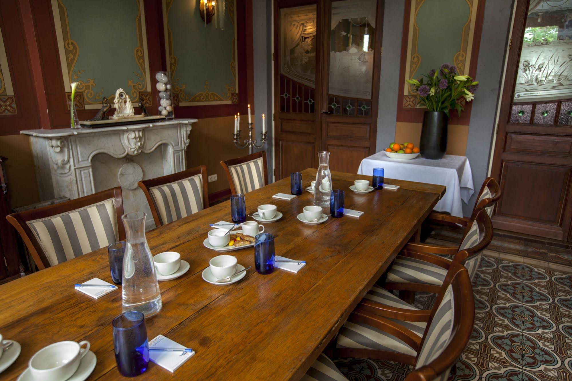 Fitz-Roy Urban Hotel Bar And Garden