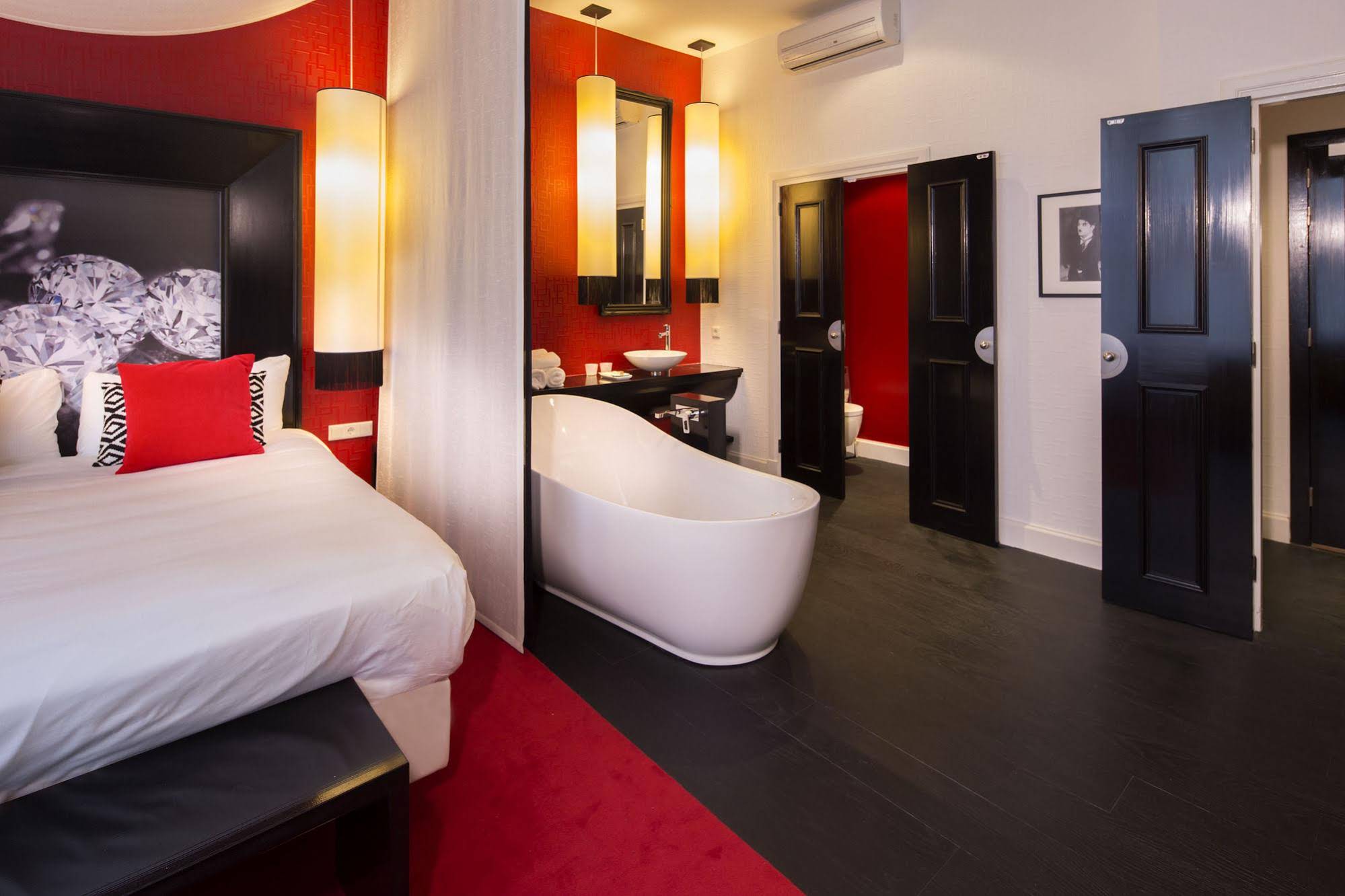 Le Theatre Hotel