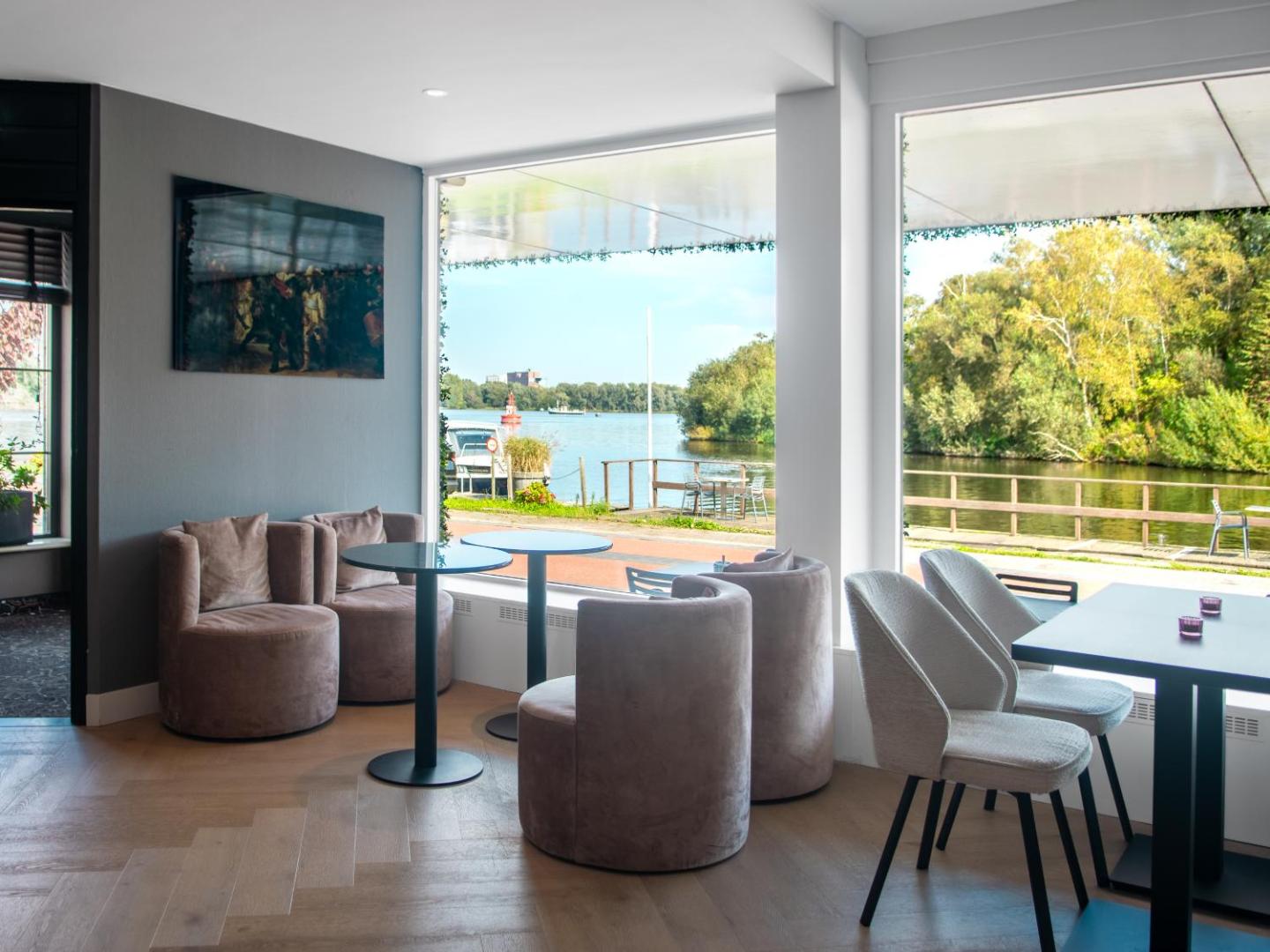 Amsterdam Lake Hotel