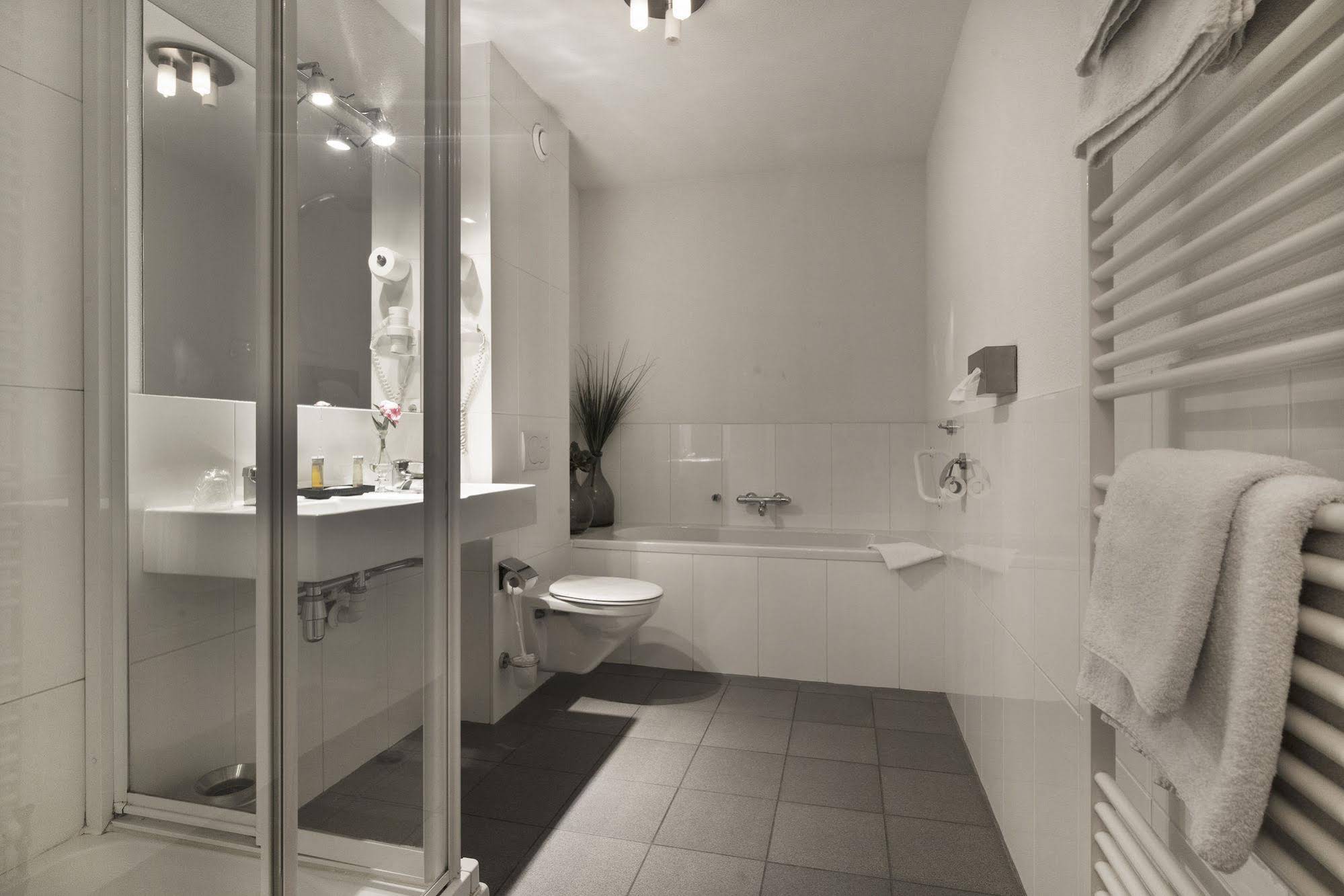 Rose Hotel Het Park, Sonder