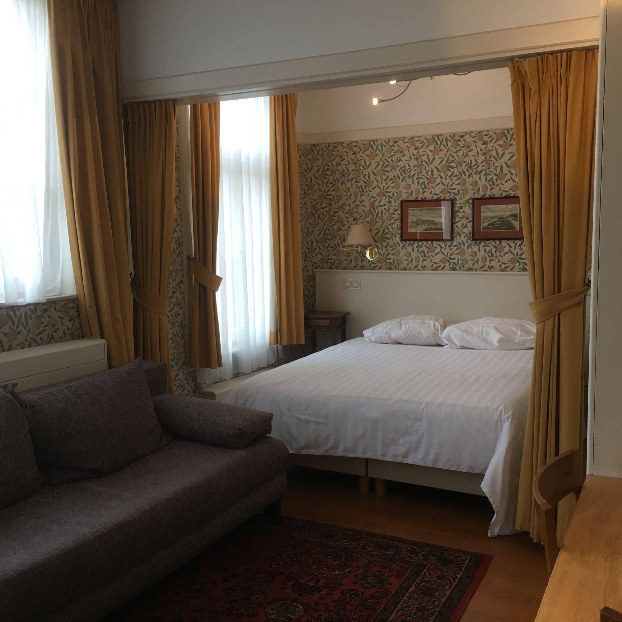 Ambassade Arena Aparthotel
