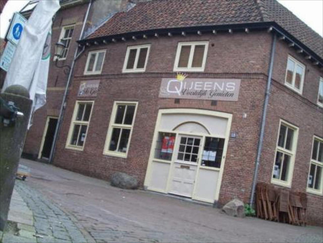 Queens City Hotel