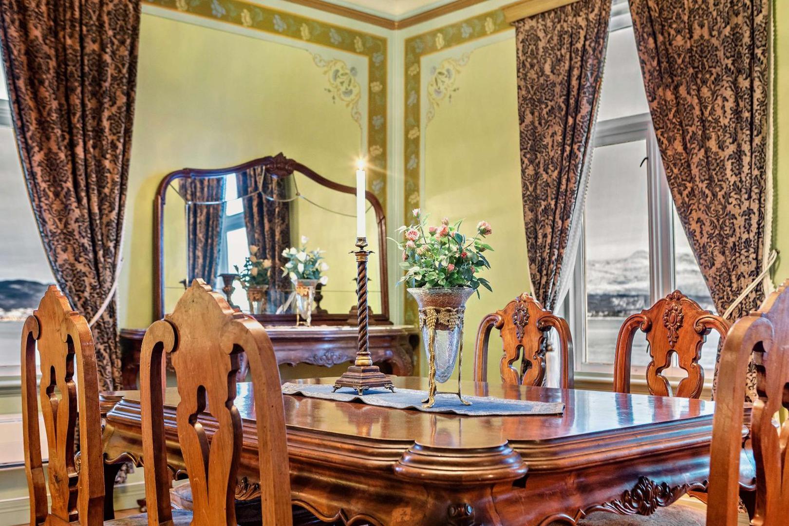 Sandtorgholmen Hotel