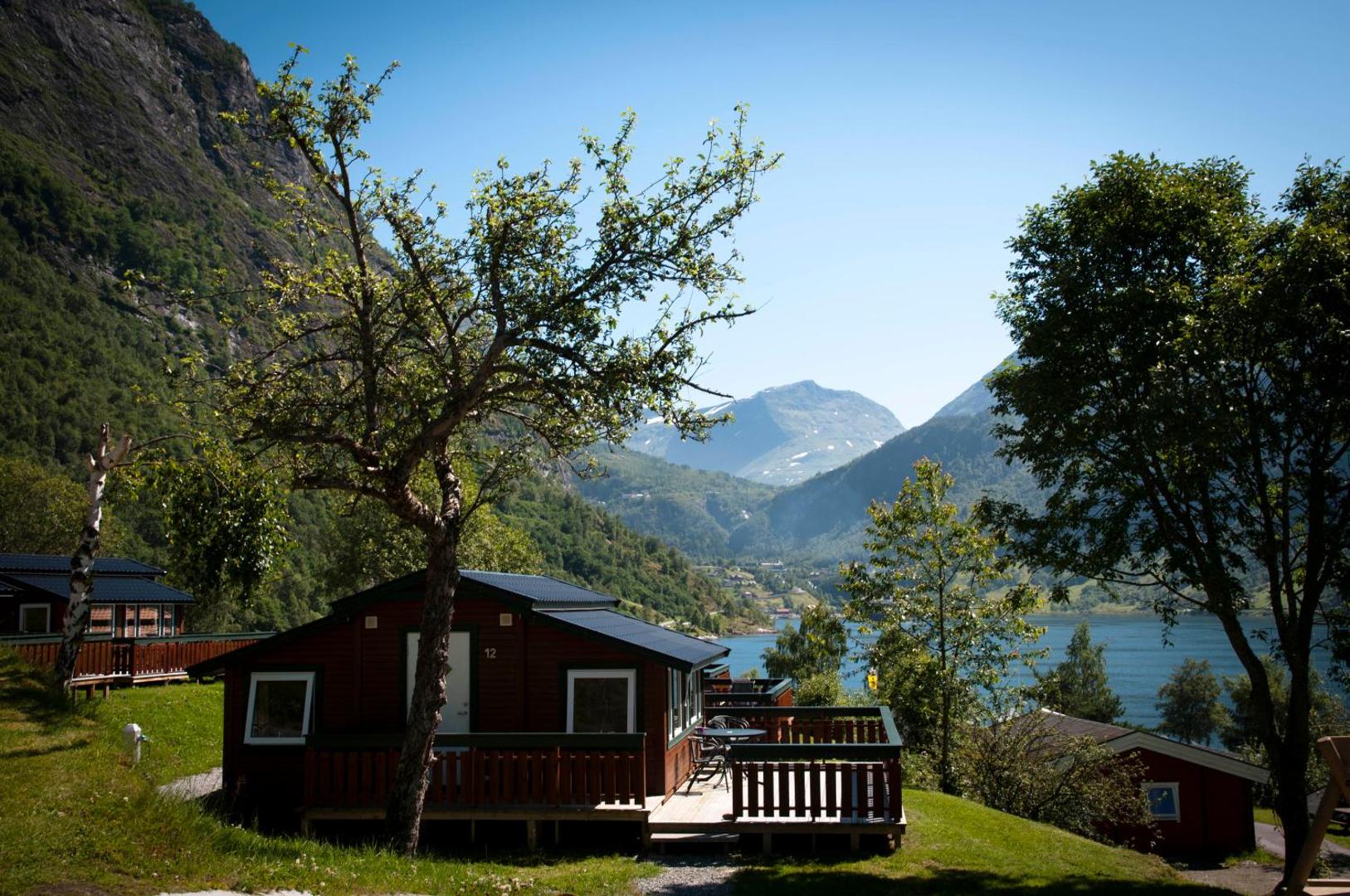 Grande Hytteutleige Og Camping