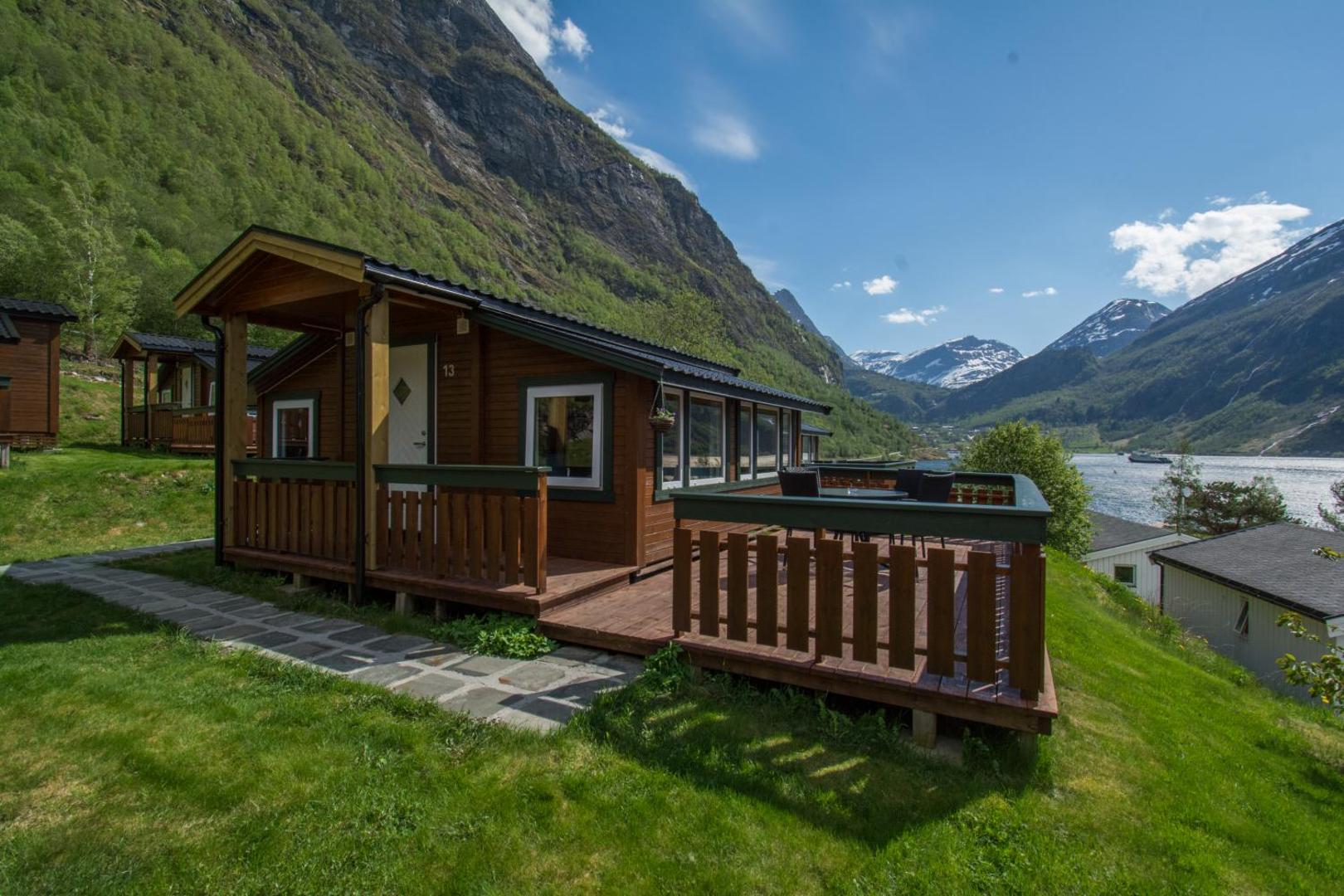 Grande Hytteutleige Og Camping