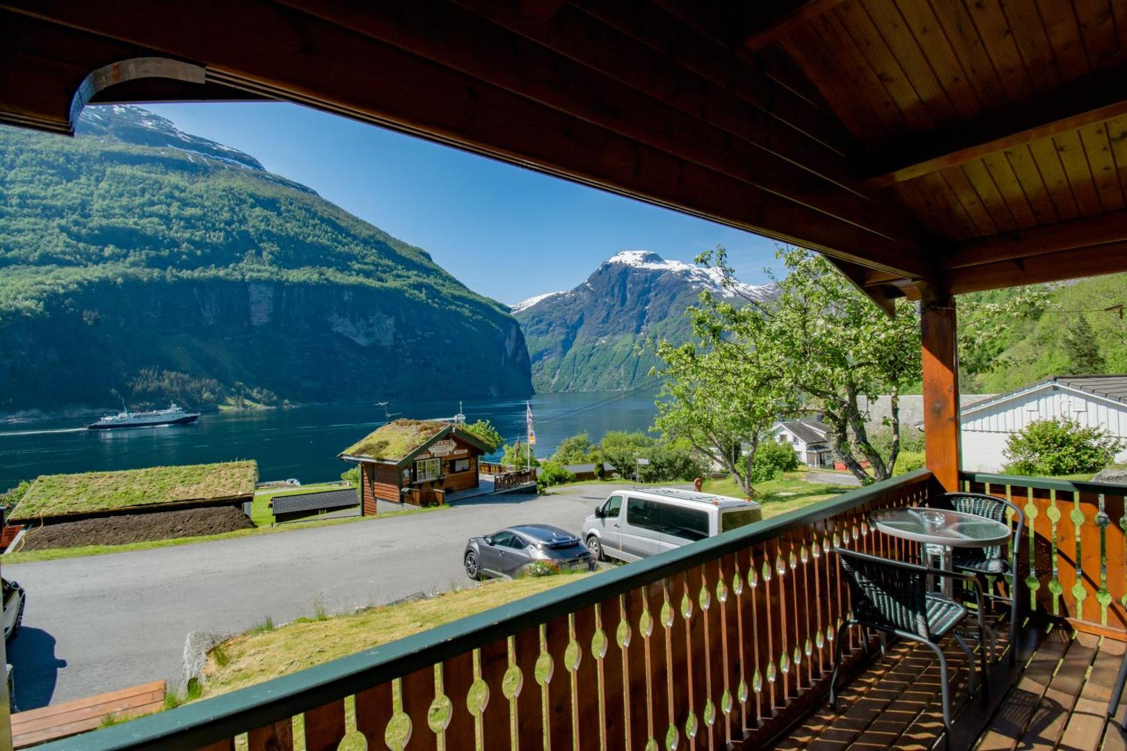 Grande Hytteutleige Og Camping