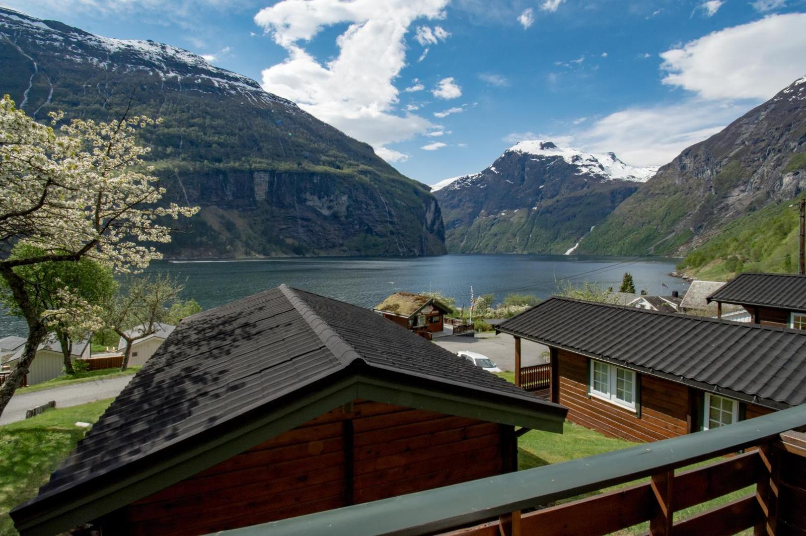 Grande Hytteutleige Og Camping